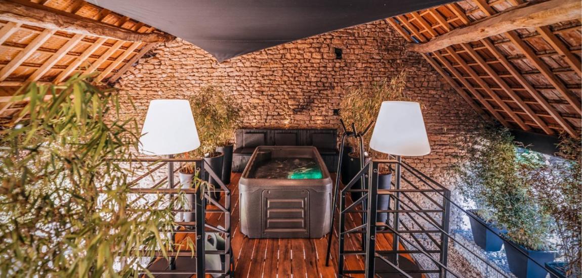 Le Studio Des Pres Verts Suite Design Avec Jacuzzi Privatif Jouey المظهر الخارجي الصورة